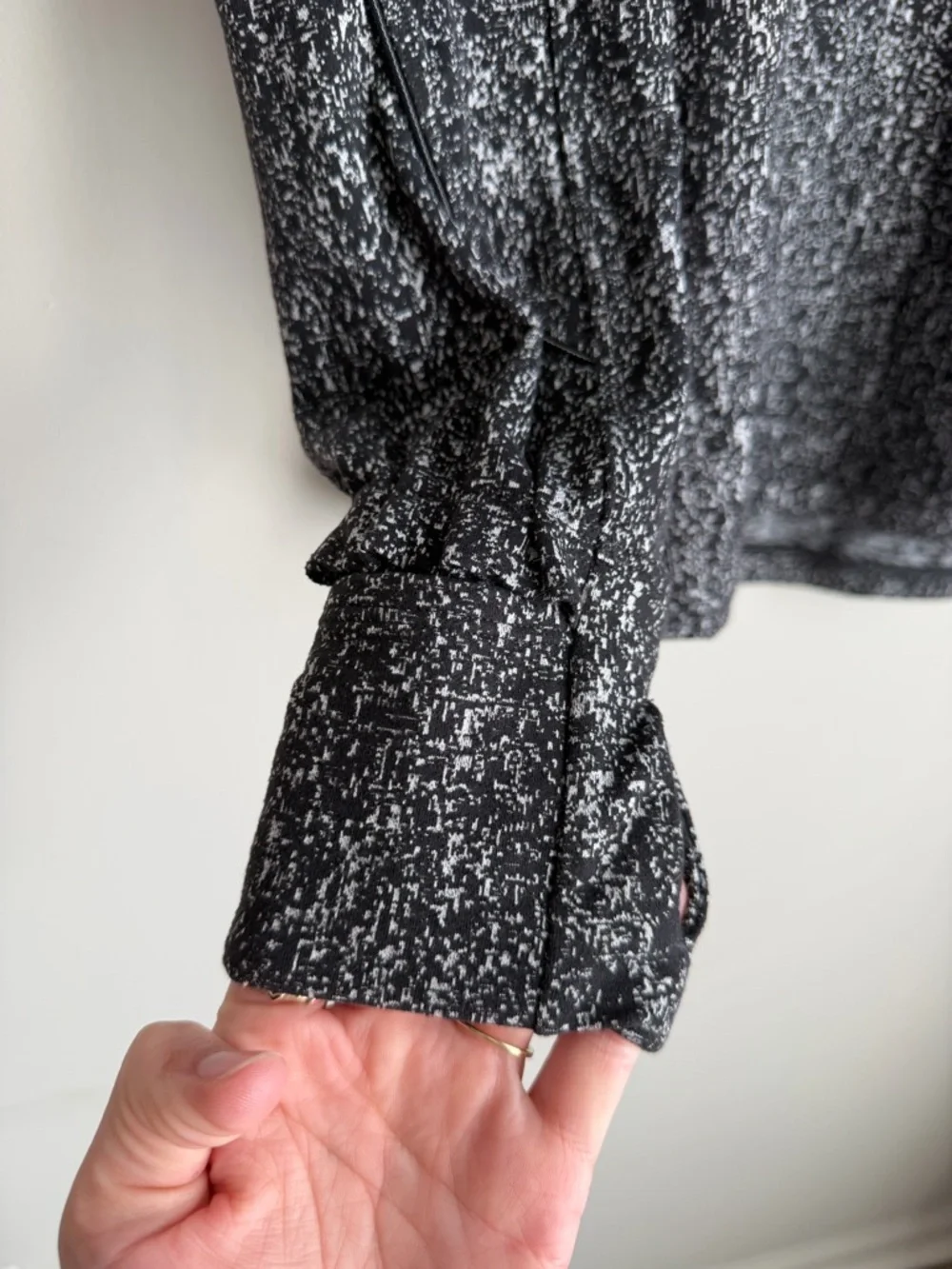 Lululemon Extra Mile Long Sleeve - Picture 4 of 7